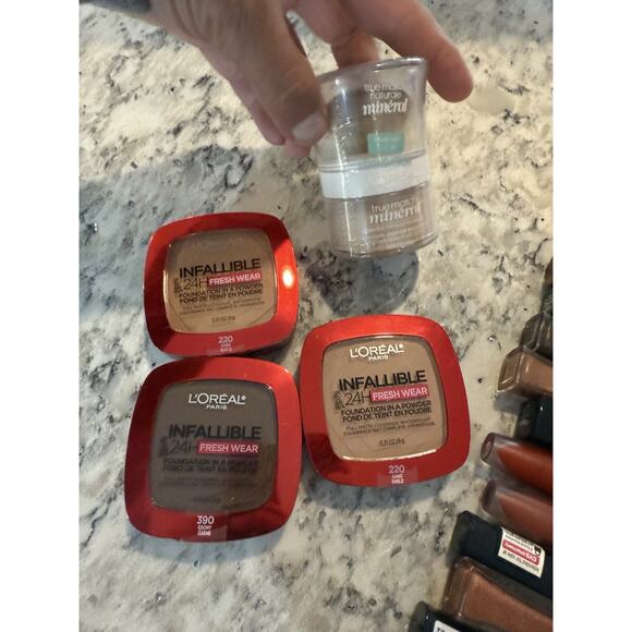 Makeup Bundle Lot of 35 items L’Oréal Mascara Lipstick Concealer Powder Brow - Picture 2 of 6